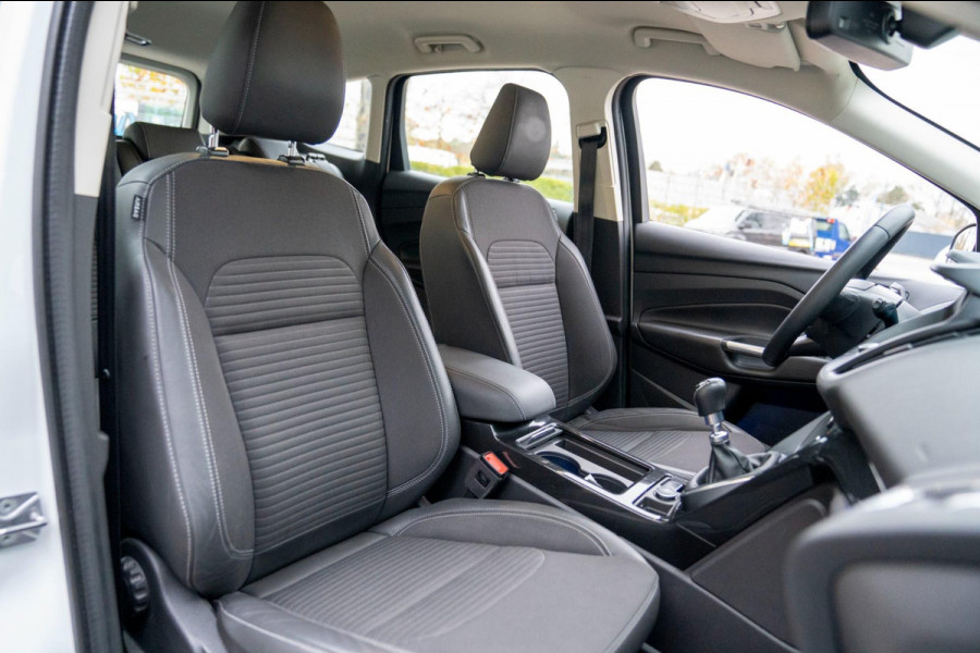 Ford Kuga 1.5 EcoBoost Titanium|Prijs rijklaar incl. 12 mnd garantie| Trekhaak Navi PDC Stoel en stuurverwarming Carplay