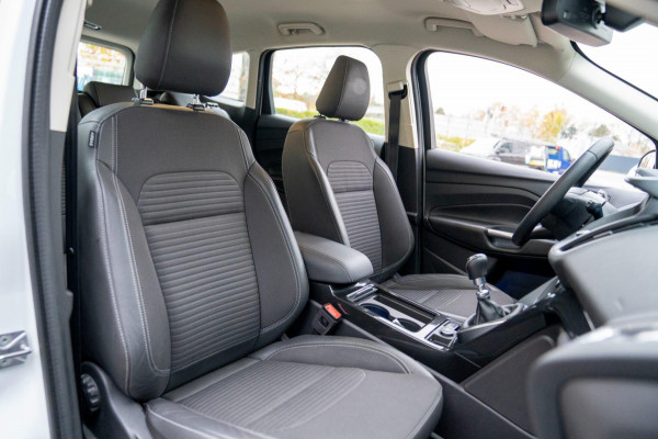 Ford Kuga 1.5 EcoBoost Titanium|Prijs rijklaar incl. 12 mnd garantie| Trekhaak Navi PDC Stoel en stuurverwarming Carplay