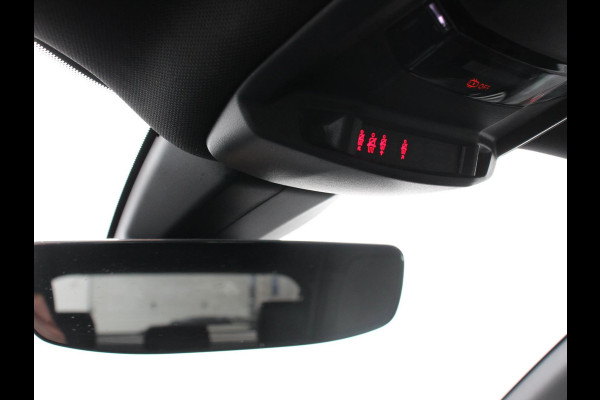 Peugeot 2008 1.2 PureTech 130 GT Cimate control Cruise control LED Achteruitrij camera Navigatie Parkeersensor achter Lichtmetalen velgen Led Dab