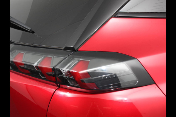 Peugeot 2008 1.2 PureTech 130 GT Cimate control Cruise control LED Achteruitrij camera Navigatie Parkeersensor achter Lichtmetalen velgen Led Dab