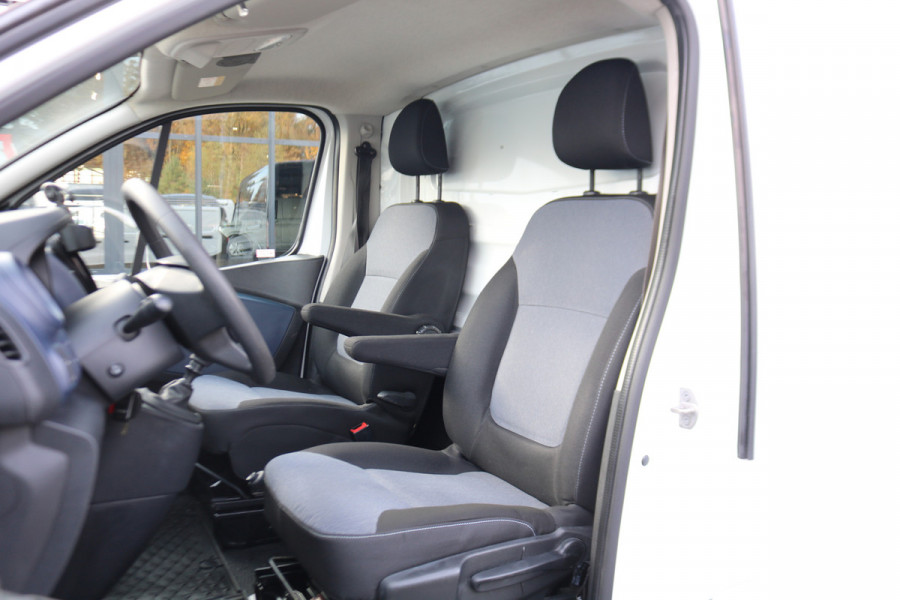 Opel Vivaro 1.6 CDTI 125pk L2 H1 Airco Navigatie Imperiaal Trekhaak Inrichting