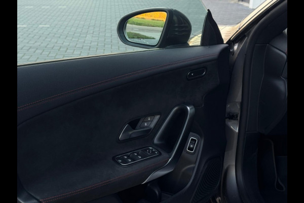 Mercedes-Benz CLA-Klasse Shooting Brake 180 Bns Sol. AMG M21 SFEER WIDESCREEN NAVI PDC