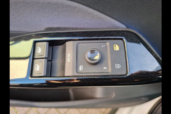 Volkswagen ID.3 First 58kWh Navi Ecc Adap.Cruise Apple Carplay Android Auto Pdc Bluetooth Keyless Led Rijstrooksensor IQ Drive Stoel+Stuurverwarming SOH 90% 1e Eigenaar Origineel Nederlandse Auto