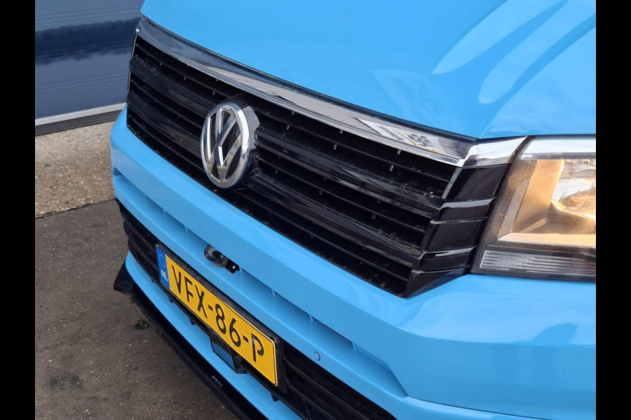Volkswagen Crafter 35 2.0 TDI L4 Trendline OPRIJWAGEN / AMBULANCE / TRAILER / EURO 6 / LAADVERMOGEN 1500 KG !!