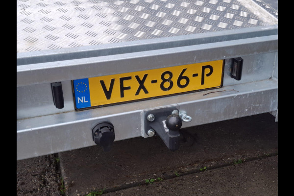 Volkswagen Crafter 35 2.0 TDI L4 Trendline OPRIJWAGEN / AMBULANCE / TRAILER / EURO 6 / LAADVERMOGEN 1500 KG !!