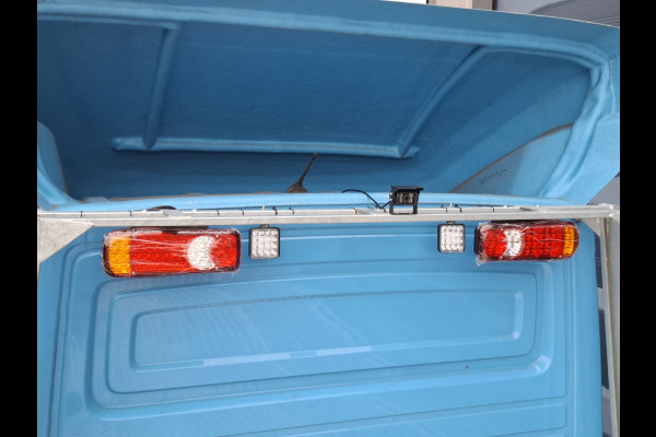 Volkswagen Crafter 35 2.0 TDI L4 Trendline OPRIJWAGEN / AMBULANCE / TRAILER / EURO 6 / LAADVERMOGEN 1500 KG !!