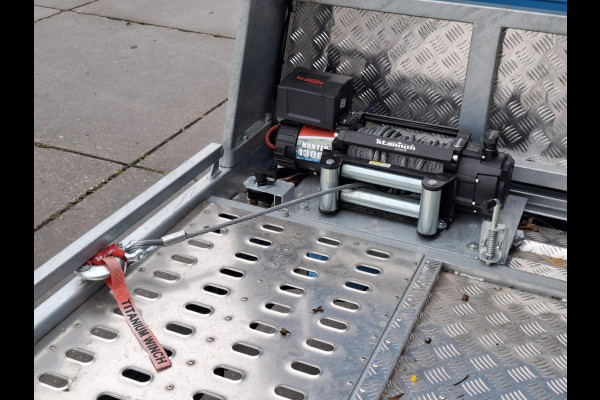 Volkswagen Crafter 35 2.0 TDI L4 Trendline OPRIJWAGEN / AMBULANCE / TRAILER / EURO 6 / LAADVERMOGEN 1500 KG !!