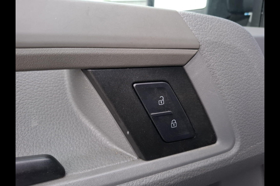 Volkswagen Crafter 35 2.0 TDI L4 Trendline OPRIJWAGEN / AMBULANCE / TRAILER / EURO 6 / LAADVERMOGEN 1500 KG !!