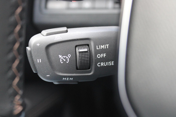 Peugeot 3008 1.2 Hybrid 136PK GT | 360° CAMERA | NAVIGATIE | ADAPTIVE CRUISE CONTROL | APPLE CARPLAY/ANDROID AUTO | CLIMATE CONTROL | 18" LICHTMETALEN VELGEN | DODEHOEK DETECTIE | KEYLESS ENTRY/START | FULL LED KOPLAMPEN | PARKEERSENSOREN VOOR EN ACHTER | DAB+ RADIO | LANE ASSIST |