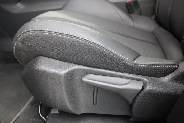 Peugeot 3008 1.2 Hybrid 136PK GT | 360° CAMERA | NAVIGATIE | ADAPTIVE CRUISE CONTROL | APPLE CARPLAY/ANDROID AUTO | CLIMATE CONTROL | 18" LICHTMETALEN VELGEN | DODEHOEK DETECTIE | KEYLESS ENTRY/START | FULL LED KOPLAMPEN | PARKEERSENSOREN VOOR EN ACHTER | DAB+ RADIO | LANE ASSIST |