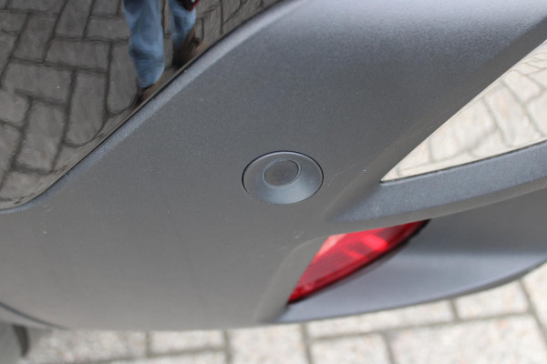 Peugeot 3008 1.2 Hybrid 136PK GT | 360° CAMERA | NAVIGATIE | ADAPTIVE CRUISE CONTROL | APPLE CARPLAY/ANDROID AUTO | CLIMATE CONTROL | 18" LICHTMETALEN VELGEN | DODEHOEK DETECTIE | KEYLESS ENTRY/START | FULL LED KOPLAMPEN | PARKEERSENSOREN VOOR EN ACHTER | DAB+ RADIO | LANE ASSIST |