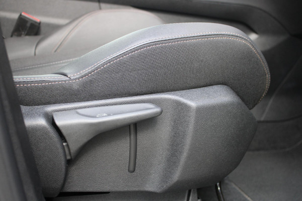 Peugeot 3008 1.2 Hybrid 136PK GT | 360° CAMERA | NAVIGATIE | ADAPTIVE CRUISE CONTROL | APPLE CARPLAY/ANDROID AUTO | CLIMATE CONTROL | 18" LICHTMETALEN VELGEN | DODEHOEK DETECTIE | KEYLESS ENTRY/START | FULL LED KOPLAMPEN | PARKEERSENSOREN VOOR EN ACHTER | DAB+ RADIO | LANE ASSIST |