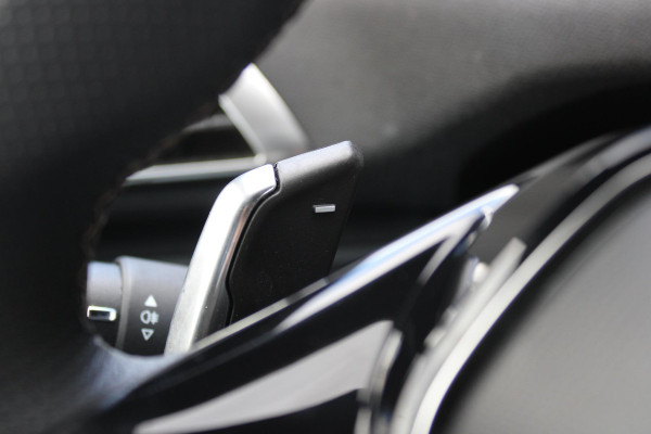 Peugeot 3008 1.2 Hybrid 136PK GT | 360° CAMERA | NAVIGATIE | ADAPTIVE CRUISE CONTROL | APPLE CARPLAY/ANDROID AUTO | CLIMATE CONTROL | 18" LICHTMETALEN VELGEN | DODEHOEK DETECTIE | KEYLESS ENTRY/START | FULL LED KOPLAMPEN | PARKEERSENSOREN VOOR EN ACHTER | DAB+ RADIO | LANE ASSIST |