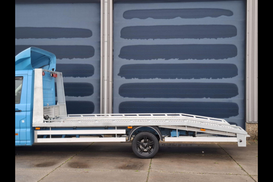 Volkswagen Crafter 35 2.0 TDI L4 Trendline OPRIJWAGEN / AMBULANCE / TRAILER / EURO 6 / LAADVERMOGEN 1500 KG !!