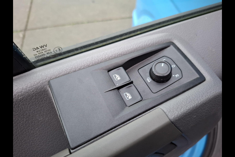 Volkswagen Crafter 35 2.0 TDI L4 Trendline OPRIJWAGEN / AMBULANCE / TRAILER / EURO 6 / LAADVERMOGEN 1500 KG !!