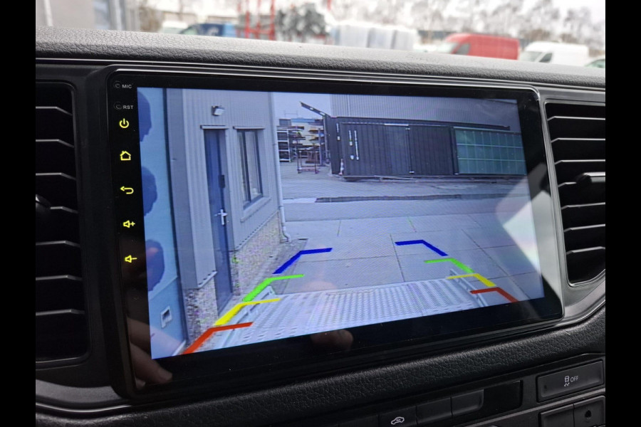 Volkswagen Crafter 35 2.0 TDI L4 Trendline OPRIJWAGEN / AMBULANCE / TRAILER / EURO 6 / LAADVERMOGEN 1500 KG !!