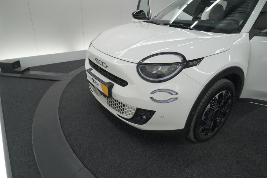 Fiat 600 1.2 Hybrid 100 DCT6 La Prima | Camera | Adaptieve Cruise Control | Dodehoekdetectie | Stoelverwarming