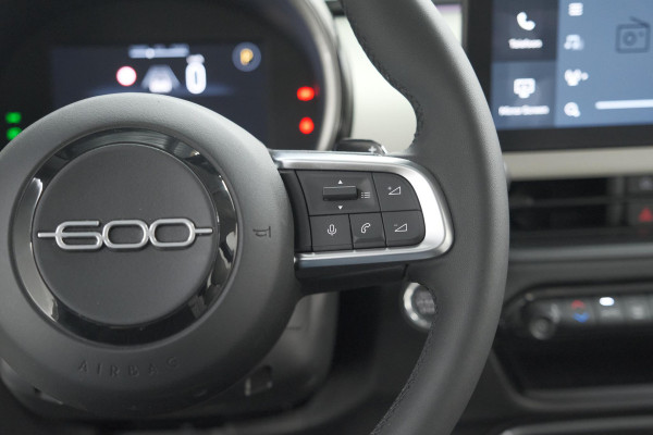 Fiat 600 1.2 Hybrid 100 DCT6 La Prima | Camera | Adaptieve Cruise Control | Dodehoekdetectie | Stoelverwarming