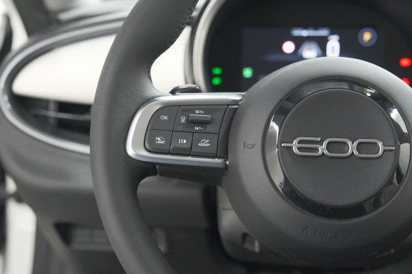 Fiat 600 1.2 Hybrid 100 DCT6 La Prima | Camera | Adaptieve Cruise Control | Dodehoekdetectie | Stoelverwarming