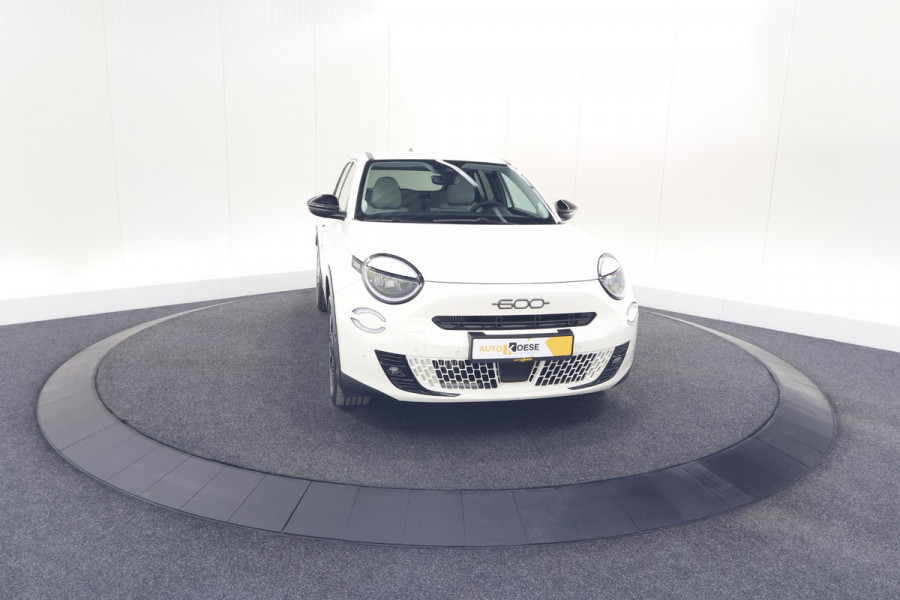 Fiat 600 1.2 Hybrid 100 DCT6 La Prima | Camera | Adaptieve Cruise Control | Dodehoekdetectie | Stoelverwarming
