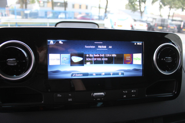 Mercedes-Benz Sprinter 317 CDI L2H2 Pro 3500 kg trekhaak, LED verlichting, Geveerde stoel