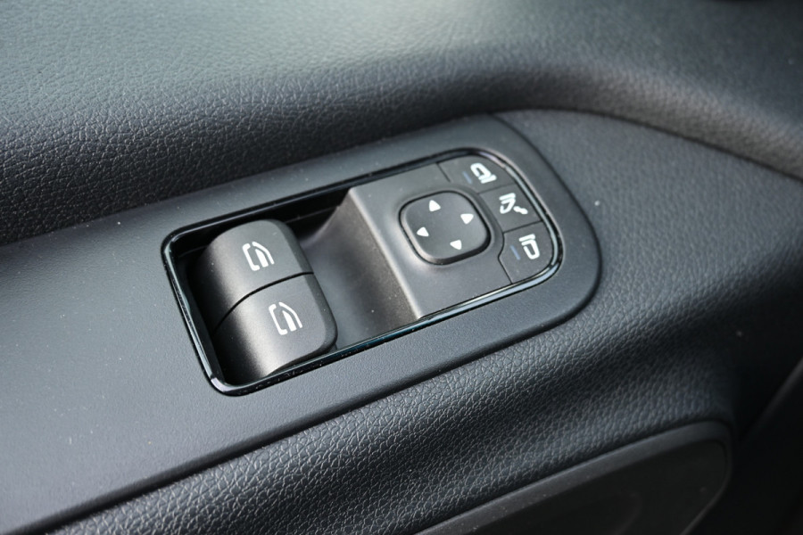 Mercedes-Benz Sprinter 317 CDI L2H2 Pro 3500 kg trekhaak, LED verlichting, Geveerde stoel