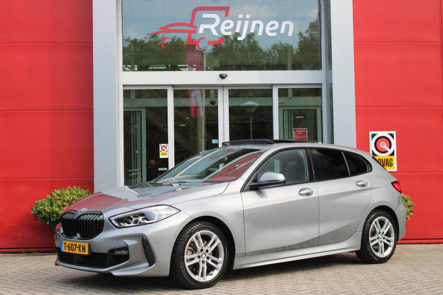 BMW 1-serie 118i 136PK M-SPORT EDITION | PANORAMISCH SCHUIF/KANTEL DAK |  SFEER VERLICHTING | SHADOW LINE PAKKET | LEDEREN BEKLEDING "DAKOTA GEPERFOREERD" | VERWARMBARE VOORSTOELEN | LEDEREN M-SPORT STUUR | NAVIGATIE | ACHTERUITRIJCAMERA | PARKEERSENSOREN VOOR EN ACHTER | ALARM | CLIMATE CONTROL | DRAADLOZE APPLE CARPLAY/ANDROID AUTO | LICHTMETALEN VELGEN M-SPORT | FULL LED KOPLAMPEN | LANE ASSIST | DAB+ RADIO | SPORT STOELEN | WARMTE WEREND GLAS  | EXTRA GETINTE ACHTERRUITEN | ELEKTRISCH VERSTELBARE BUITENSPIEGELS | BUITENSPIEGELS VERWARMBAAR | ARMSTEUN ACHTER |BMW LIVE COCKPIT P