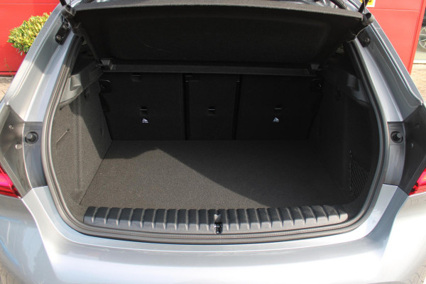 BMW 1-serie 118i 136PK M-SPORT EDITION | PANORAMISCH SCHUIF/KANTEL DAK |  SFEER VERLICHTING | SHADOW LINE PAKKET | LEDEREN BEKLEDING "DAKOTA GEPERFOREERD" | VERWARMBARE VOORSTOELEN | LEDEREN M-SPORT STUUR | NAVIGATIE | ACHTERUITRIJCAMERA | PARKEERSENSOREN VOOR EN ACHTER | ALARM | CLIMATE CONTROL | DRAADLOZE APPLE CARPLAY/ANDROID AUTO | LICHTMETALEN VELGEN M-SPORT | FULL LED KOPLAMPEN | LANE ASSIST | DAB+ RADIO | SPORT STOELEN | WARMTE WEREND GLAS  | EXTRA GETINTE ACHTERRUITEN | ELEKTRISCH VERSTELBARE BUITENSPIEGELS | BUITENSPIEGELS VERWARMBAAR | ARMSTEUN ACHTER |BMW LIVE COCKPIT P