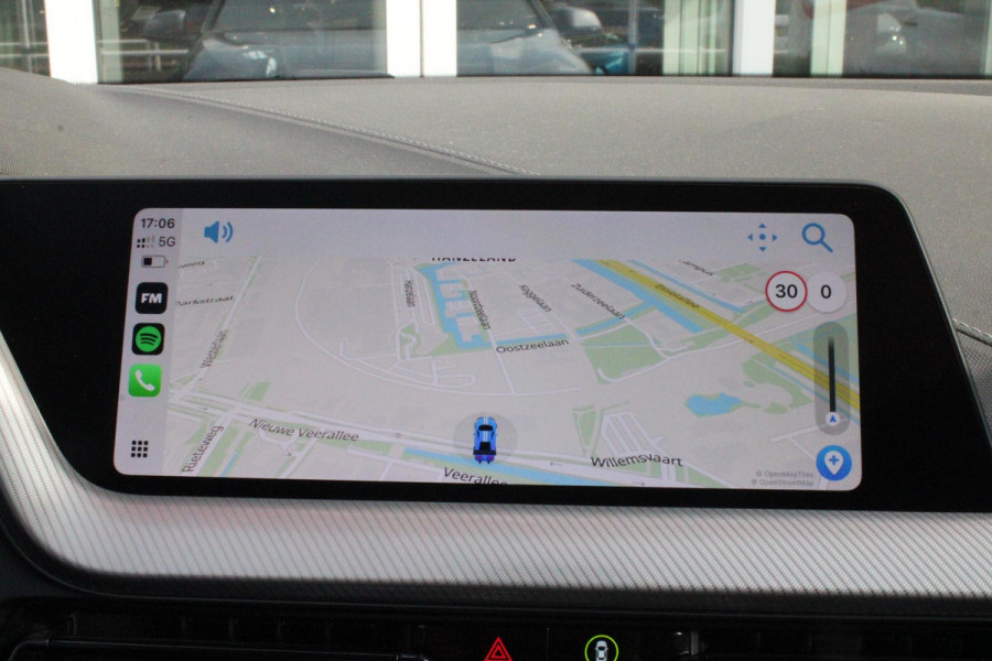 BMW 1-serie 118i 136PK M-SPORT EDITION | PANORAMISCH SCHUIF/KANTEL DAK |  SFEER VERLICHTING | SHADOW LINE PAKKET | LEDEREN BEKLEDING "DAKOTA GEPERFOREERD" | VERWARMBARE VOORSTOELEN | LEDEREN M-SPORT STUUR | NAVIGATIE | ACHTERUITRIJCAMERA | PARKEERSENSOREN VOOR EN ACHTER | ALARM | CLIMATE CONTROL | DRAADLOZE APPLE CARPLAY/ANDROID AUTO | LICHTMETALEN VELGEN M-SPORT | FULL LED KOPLAMPEN | LANE ASSIST | DAB+ RADIO | SPORT STOELEN | WARMTE WEREND GLAS  | EXTRA GETINTE ACHTERRUITEN | ELEKTRISCH VERSTELBARE BUITENSPIEGELS | BUITENSPIEGELS VERWARMBAAR | ARMSTEUN ACHTER |BMW LIVE COCKPIT P