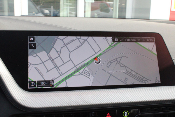 BMW 1-serie 118i 136PK M-SPORT EDITION | PANORAMISCH SCHUIF/KANTEL DAK |  SFEER VERLICHTING | SHADOW LINE PAKKET | LEDEREN BEKLEDING "DAKOTA GEPERFOREERD" | VERWARMBARE VOORSTOELEN | LEDEREN M-SPORT STUUR | NAVIGATIE | ACHTERUITRIJCAMERA | PARKEERSENSOREN VOOR EN ACHTER | ALARM | CLIMATE CONTROL | DRAADLOZE APPLE CARPLAY/ANDROID AUTO | LICHTMETALEN VELGEN M-SPORT | FULL LED KOPLAMPEN | LANE ASSIST | DAB+ RADIO | SPORT STOELEN | WARMTE WEREND GLAS  | EXTRA GETINTE ACHTERRUITEN | ELEKTRISCH VERSTELBARE BUITENSPIEGELS | BUITENSPIEGELS VERWARMBAAR | ARMSTEUN ACHTER |BMW LIVE COCKPIT P