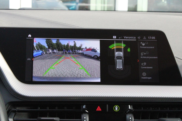 BMW 1-serie 118i 136PK M-SPORT EDITION | PANORAMISCH SCHUIF/KANTEL DAK |  SFEER VERLICHTING | SHADOW LINE PAKKET | LEDEREN BEKLEDING "DAKOTA GEPERFOREERD" | VERWARMBARE VOORSTOELEN | LEDEREN M-SPORT STUUR | NAVIGATIE | ACHTERUITRIJCAMERA | PARKEERSENSOREN VOOR EN ACHTER | ALARM | CLIMATE CONTROL | DRAADLOZE APPLE CARPLAY/ANDROID AUTO | LICHTMETALEN VELGEN M-SPORT | FULL LED KOPLAMPEN | LANE ASSIST | DAB+ RADIO | SPORT STOELEN | WARMTE WEREND GLAS  | EXTRA GETINTE ACHTERRUITEN | ELEKTRISCH VERSTELBARE BUITENSPIEGELS | BUITENSPIEGELS VERWARMBAAR | ARMSTEUN ACHTER |BMW LIVE COCKPIT P