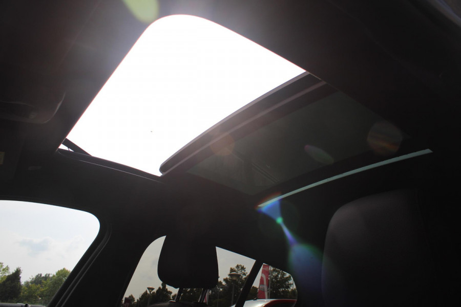 BMW 1-serie 118i 136PK M-SPORT EDITION | PANORAMISCH SCHUIF/KANTEL DAK |  SFEER VERLICHTING | SHADOW LINE PAKKET | LEDEREN BEKLEDING "DAKOTA GEPERFOREERD" | VERWARMBARE VOORSTOELEN | LEDEREN M-SPORT STUUR | NAVIGATIE | ACHTERUITRIJCAMERA | PARKEERSENSOREN VOOR EN ACHTER | ALARM | CLIMATE CONTROL | DRAADLOZE APPLE CARPLAY/ANDROID AUTO | LICHTMETALEN VELGEN M-SPORT | FULL LED KOPLAMPEN | LANE ASSIST | DAB+ RADIO | SPORT STOELEN | WARMTE WEREND GLAS  | EXTRA GETINTE ACHTERRUITEN | ELEKTRISCH VERSTELBARE BUITENSPIEGELS | BUITENSPIEGELS VERWARMBAAR | ARMSTEUN ACHTER |BMW LIVE COCKPIT P