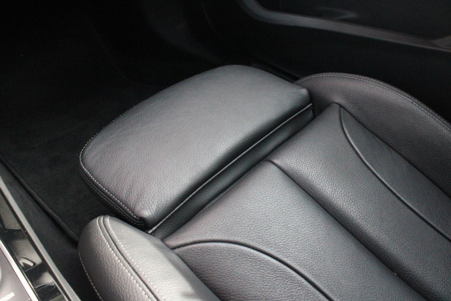 BMW 1-serie 118i 136PK M-SPORT EDITION | PANORAMISCH SCHUIF/KANTEL DAK |  SFEER VERLICHTING | SHADOW LINE PAKKET | LEDEREN BEKLEDING "DAKOTA GEPERFOREERD" | VERWARMBARE VOORSTOELEN | LEDEREN M-SPORT STUUR | NAVIGATIE | ACHTERUITRIJCAMERA | PARKEERSENSOREN VOOR EN ACHTER | ALARM | CLIMATE CONTROL | DRAADLOZE APPLE CARPLAY/ANDROID AUTO | LICHTMETALEN VELGEN M-SPORT | FULL LED KOPLAMPEN | LANE ASSIST | DAB+ RADIO | SPORT STOELEN | WARMTE WEREND GLAS  | EXTRA GETINTE ACHTERRUITEN | ELEKTRISCH VERSTELBARE BUITENSPIEGELS | BUITENSPIEGELS VERWARMBAAR | ARMSTEUN ACHTER |BMW LIVE COCKPIT P