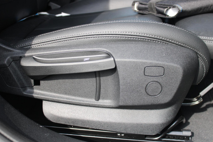 BMW 1-serie 118i 136PK M-SPORT EDITION | PANORAMISCH SCHUIF/KANTEL DAK |  SFEER VERLICHTING | SHADOW LINE PAKKET | LEDEREN BEKLEDING "DAKOTA GEPERFOREERD" | VERWARMBARE VOORSTOELEN | LEDEREN M-SPORT STUUR | NAVIGATIE | ACHTERUITRIJCAMERA | PARKEERSENSOREN VOOR EN ACHTER | ALARM | CLIMATE CONTROL | DRAADLOZE APPLE CARPLAY/ANDROID AUTO | LICHTMETALEN VELGEN M-SPORT | FULL LED KOPLAMPEN | LANE ASSIST | DAB+ RADIO | SPORT STOELEN | WARMTE WEREND GLAS  | EXTRA GETINTE ACHTERRUITEN | ELEKTRISCH VERSTELBARE BUITENSPIEGELS | BUITENSPIEGELS VERWARMBAAR | ARMSTEUN ACHTER |BMW LIVE COCKPIT P