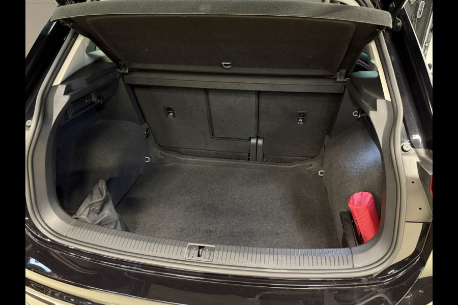 Volkswagen Tiguan 1.5 TSI Active | Apple Carplay | Stoel/Stuurverwarming | ACC | Camera