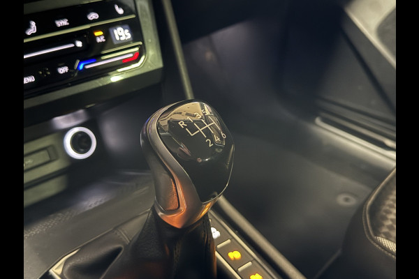 Volkswagen Tiguan 1.5 TSI Active | Apple Carplay | Stoel/Stuurverwarming | ACC | Camera