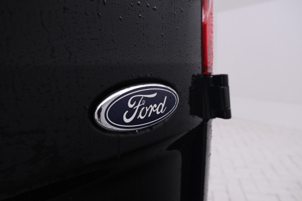 Ford Transit Custom 320 2.0 TDCI L2H1 Limited DC 170Pk, 5 Pers. Leer, 2x schuifdeur