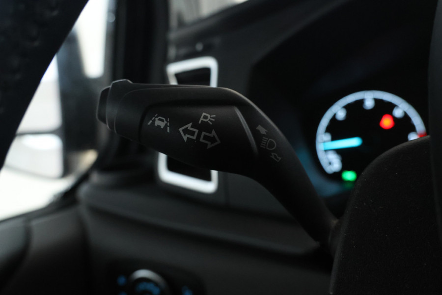 Ford Transit Custom 320 2.0 TDCI L2H1 Limited DC 170Pk, 5 Pers. Leer, 2x schuifdeur