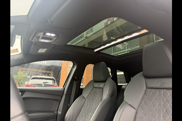 Audi Q4 e-tron 40 Launch edition S Competition 77 kWh | 2X S-Line | Panoramadak | Camera | Sonos |