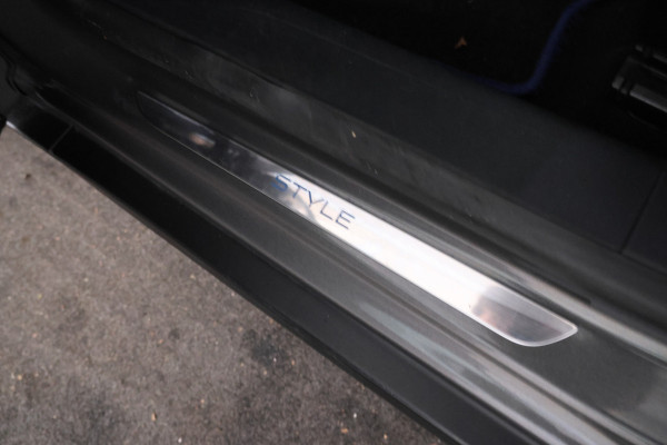 Peugeot 2008 1.2 PureTech Active Navigatie, Led, Climate .