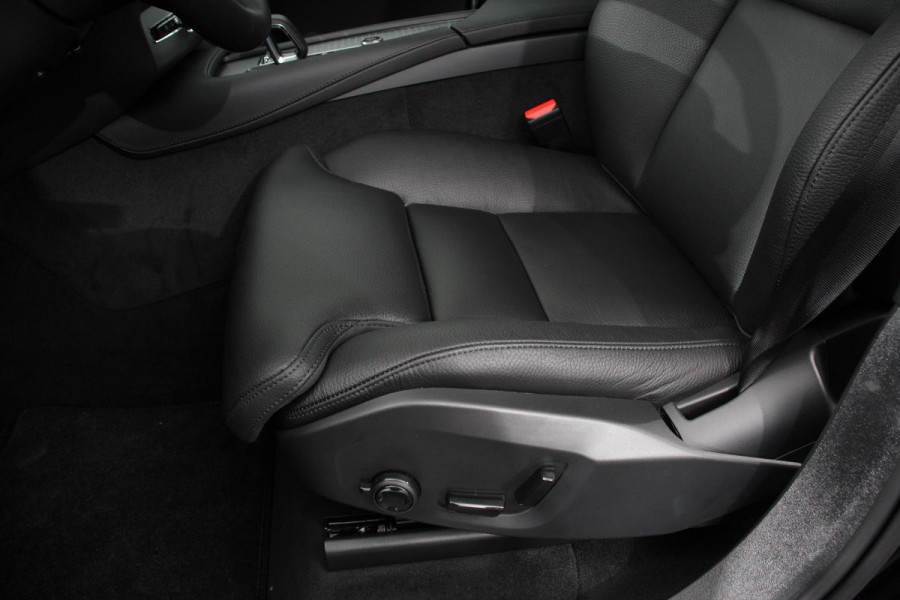 Volvo XC90 2.0 T8 Recharge AWD Ultimate Dark Leder Panorama-schuifdak Navigatie Harman Kardon Elektrisch bedienbare achterklep Camera