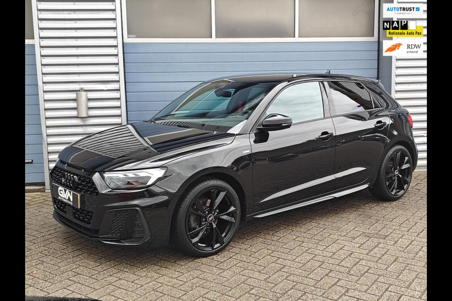 Audi A1 30 TFSI S edition | 2023 | RS6 velgen | Black on Black | LED Matrix | Keyless | CarPlay | Privacy glass
