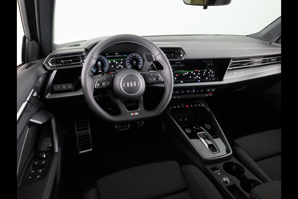 Audi A3 Sportback 40 TFSI e S edition 204pk | Verlengde garantie | Parkeercamera | Adaptieve cruise controle | Optiek pakket zwart Plus | Extra getint glas