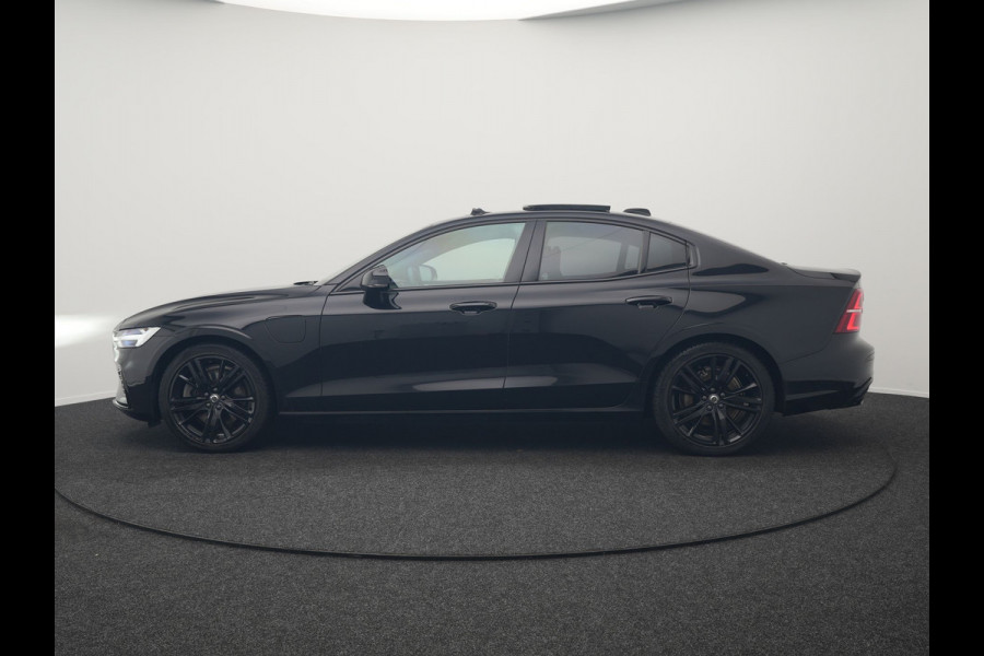 Volvo S60 Recharge T8 AWD R-Design Plug in Hybrid 391pk Black Dealer O.H PHEV | Schuifdak | Bowers & Wilkins | Head Up | Adaptive Cruise | 360 Camera | Luxe Lederen Sportstoelen Massage & Memory | 19"L.M | Keyless | Navigatie |