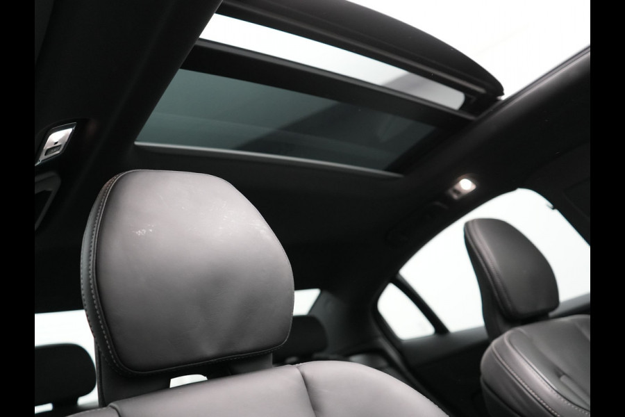 Volvo S60 Recharge T8 AWD R-Design Plug in Hybrid 391pk Black Dealer O.H PHEV | Schuifdak | Bowers & Wilkins | Head Up | Adaptive Cruise | 360 Camera | Luxe Lederen Sportstoelen Massage & Memory | 19"L.M | Keyless | Navigatie |