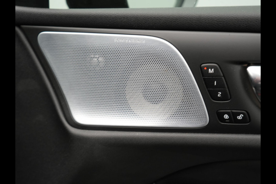 Volvo S60 Recharge T8 AWD R-Design Plug in Hybrid 391pk Black Dealer O.H PHEV | Schuifdak | Bowers & Wilkins | Head Up | Adaptive Cruise | 360 Camera | Luxe Lederen Sportstoelen Massage & Memory | 19"L.M | Keyless | Navigatie |