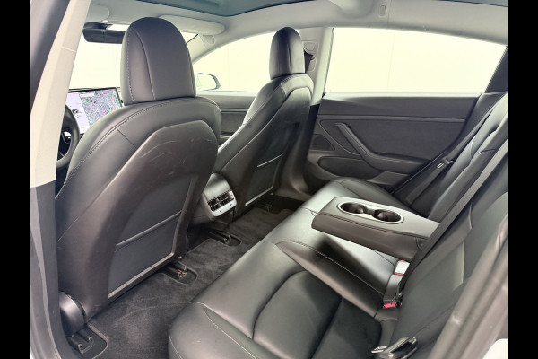 Tesla Model 3 RWD SR+ 60kWh 325PK Lmv 18" AutoPilot Leder PanoDak Adaptive-Cruise Lmv Camera's Elektr.-Stuur+Stoelen+Spiegels+Geheugen+Easy-En Navi LED Comfortstoelen ACC DAB Keyless en Voorverwarmen interieur via App One-Pedal-Drive Origineel Nederlandse auto tot 11kw laden thuis! Garantie Accu tot 10-12-2027 max 160.000km 1.584kg licht!
