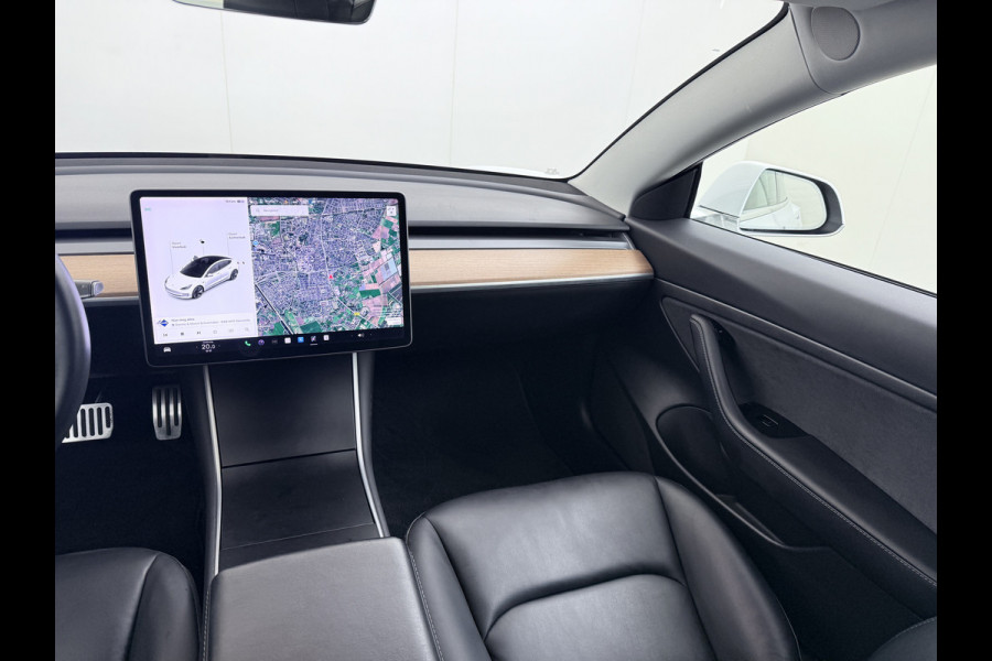 Tesla Model 3 RWD SR+ 60kWh 325PK Lmv 18" AutoPilot Leder PanoDak Adaptive-Cruise Lmv Camera's Elektr.-Stuur+Stoelen+Spiegels+Geheugen+Easy-En Navi LED Comfortstoelen ACC DAB Keyless en Voorverwarmen interieur via App One-Pedal-Drive Origineel Nederlandse auto tot 11kw laden thuis! Garantie Accu tot 10-12-2027 max 160.000km 1.584kg licht!