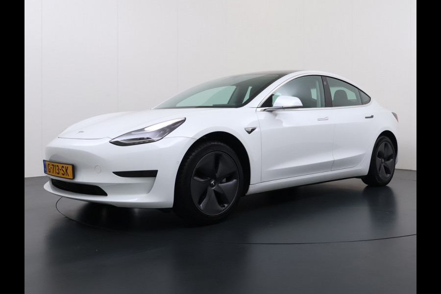 Tesla Model 3 RWD SR+ 60kWh 325PK Lmv 18" AutoPilot Leder PanoDak Adaptive-Cruise Lmv Camera's Elektr.-Stuur+Stoelen+Spiegels+Geheugen+Easy-En Navi LED Comfortstoelen ACC DAB Keyless en Voorverwarmen interieur via App One-Pedal-Drive Origineel Nederlandse auto tot 11kw laden thuis! Garantie Accu tot 10-12-2027 max 160.000km 1.584kg licht!