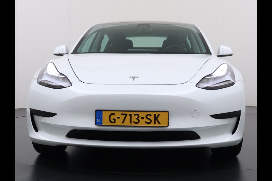 Tesla Model 3 RWD SR+ 60kWh 325PK Lmv 18" AutoPilot Leder PanoDak Adaptive-Cruise Lmv Camera's Elektr.-Stuur+Stoelen+Spiegels+Geheugen+Easy-En Navi LED Comfortstoelen ACC DAB Keyless en Voorverwarmen interieur via App One-Pedal-Drive Origineel Nederlandse auto tot 11kw laden thuis! Garantie Accu tot 10-12-2027 max 160.000km 1.584kg licht!